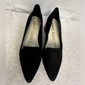Anne Klein Kalonie Black Suede Pump With Leopard Heel size 6